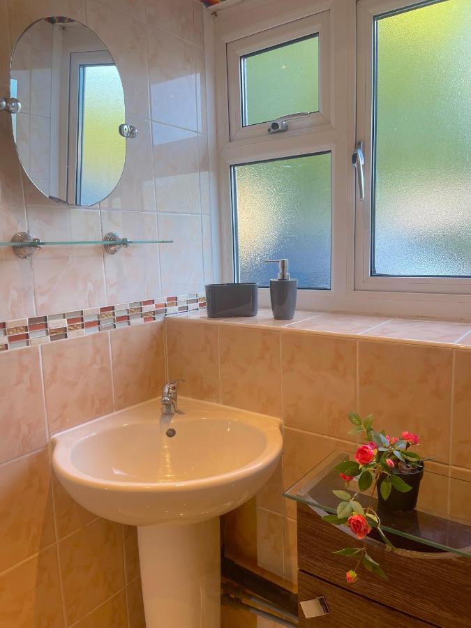303 Alexandra Avenue Ha2 9Dx Apartman Pinner Kültér fotó